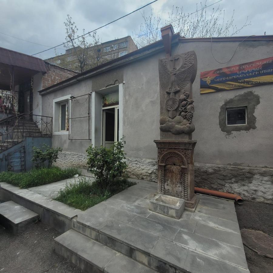 Guest House In The Small Center Erivan Exterior foto