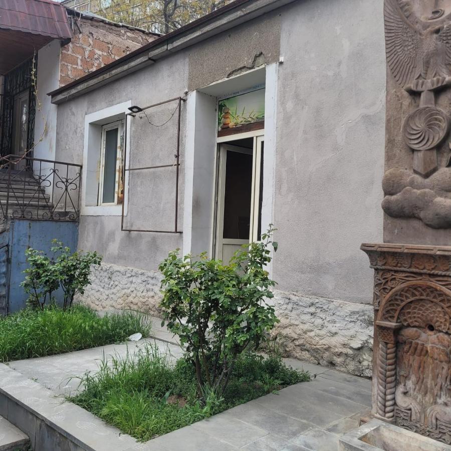 Guest House In The Small Center Erivan Exterior foto
